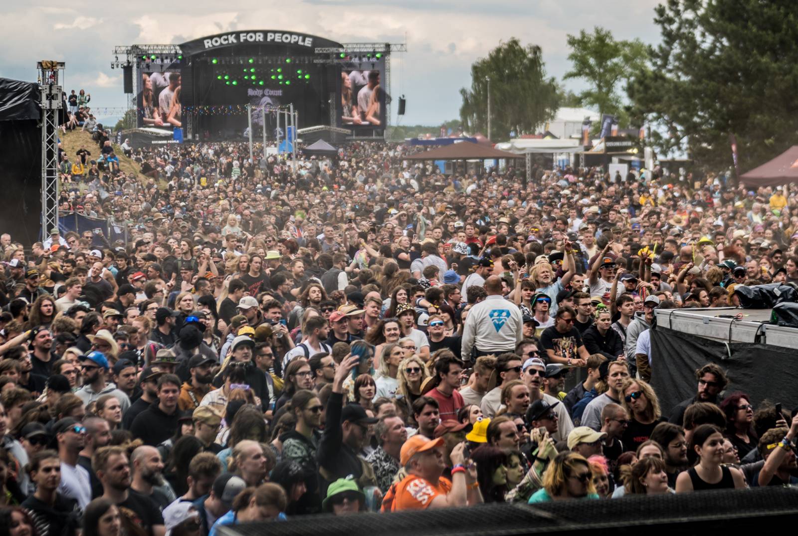 ONLINE: Druhý den Rock for People. Do Hradce dorazí The Offspring, Parkway Drive i Vypsaná fiXa