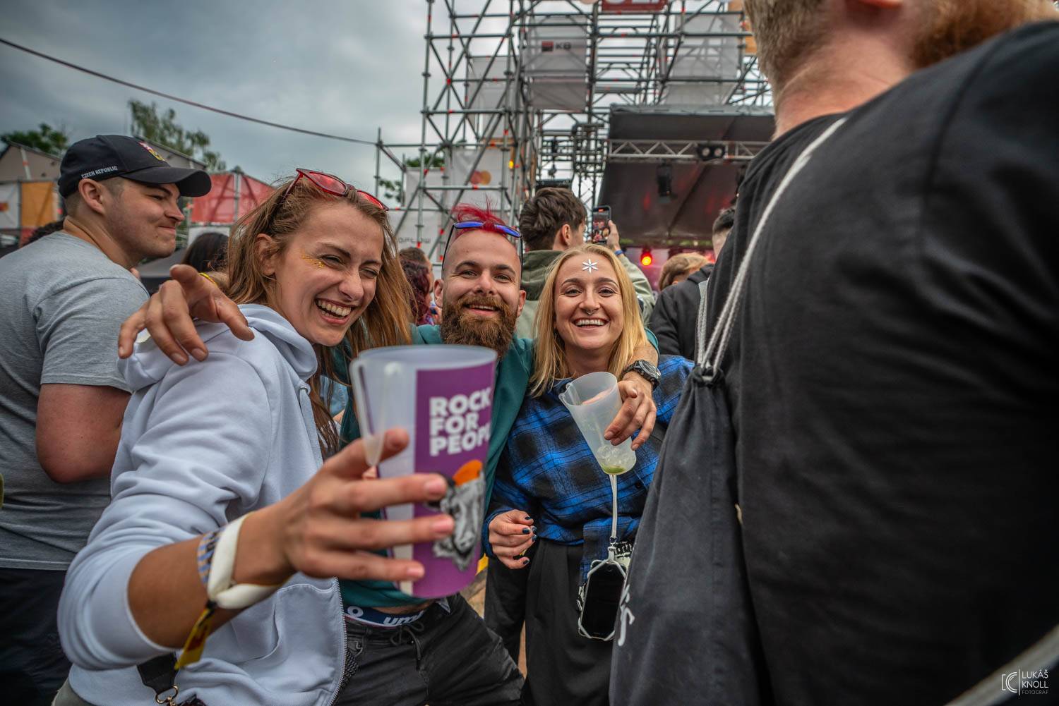 The Offspring a Vypsaná fiXa bavili na Rock for People svými hity, Parkway Drive ohňovou show a překvapili The Amazons