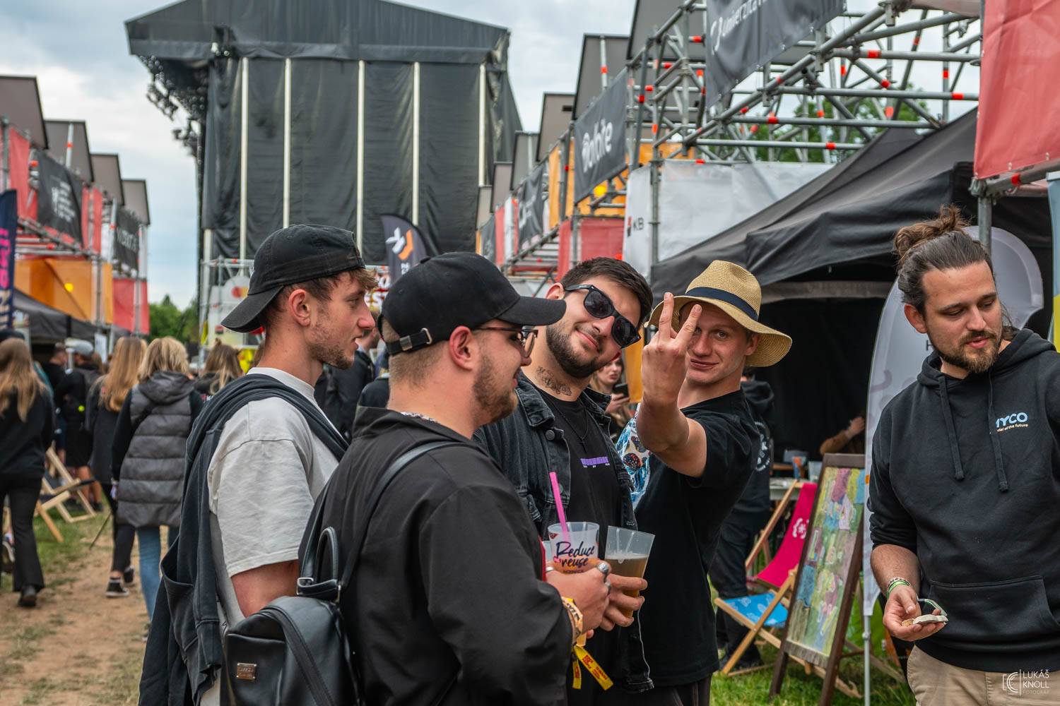 The Offspring a Vypsaná fiXa bavili na Rock for People svými hity, Parkway Drive ohňovou show a překvapili The Amazons