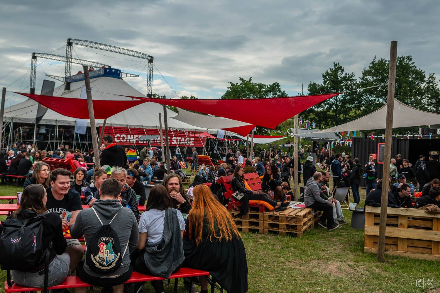 The Offspring a Vypsaná fiXa bavili na Rock for People svými hity, Parkway Drive ohňovou show a překvapili The Amazons