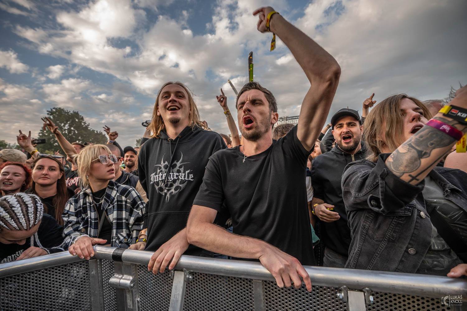 The Offspring a Vypsaná fiXa bavili na Rock for People svými hity, Parkway Drive ohňovou show a překvapili The Amazons