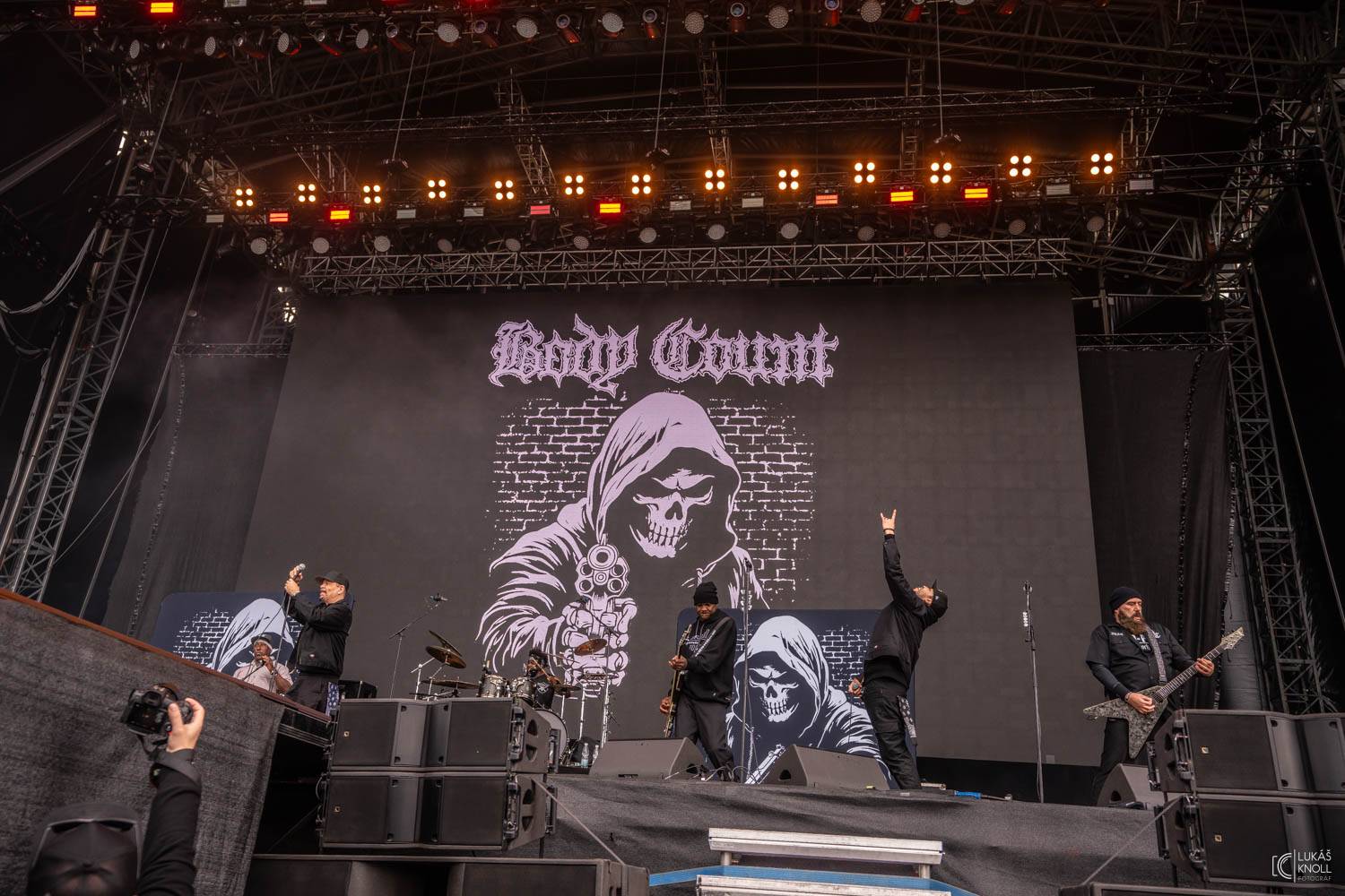 The Offspring a Vypsaná fiXa bavili na Rock for People svými hity, Parkway Drive ohňovou show a překvapili The Amazons