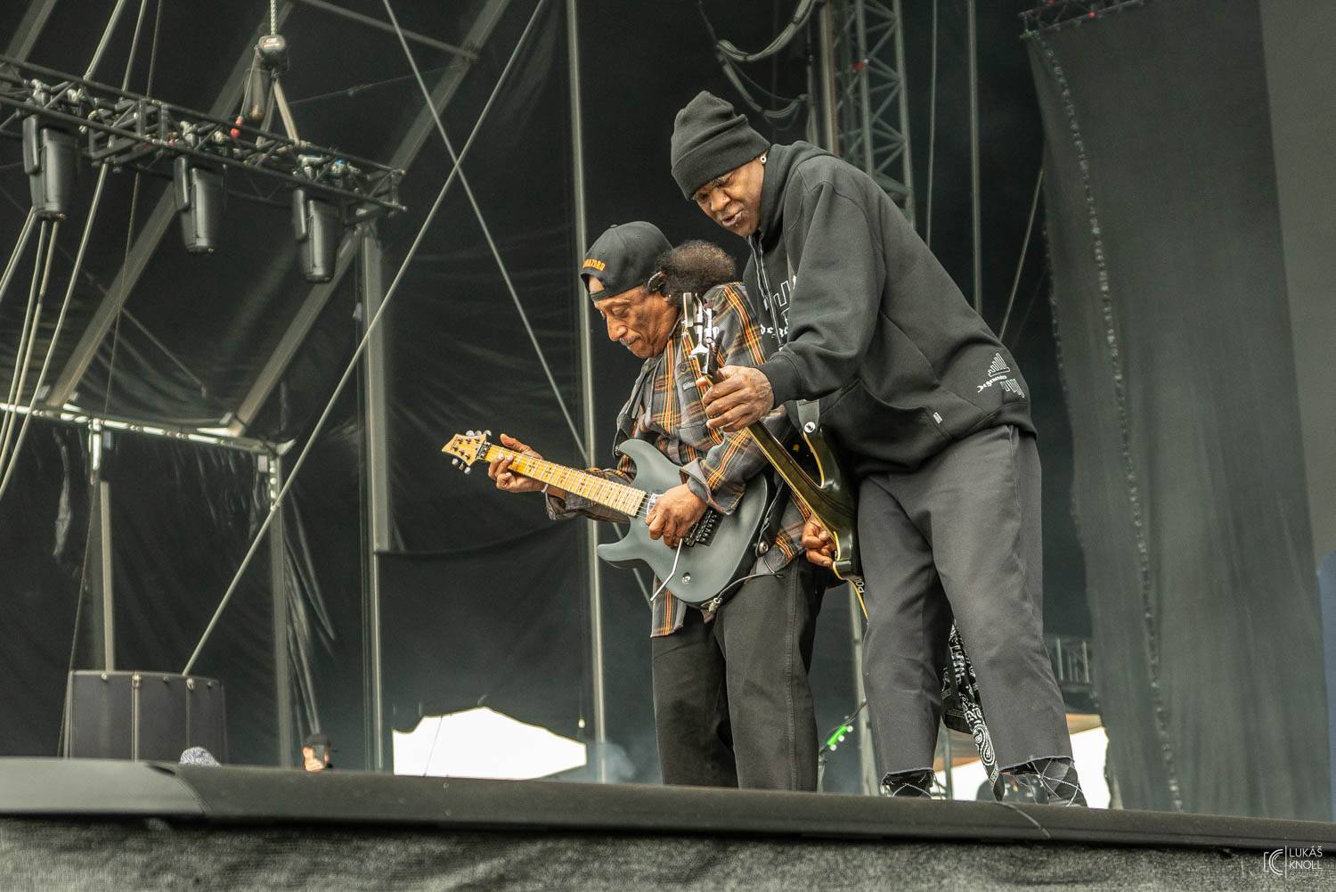 The Offspring a Vypsaná fiXa bavili na Rock for People svými hity, Parkway Drive ohňovou show a překvapili The Amazons