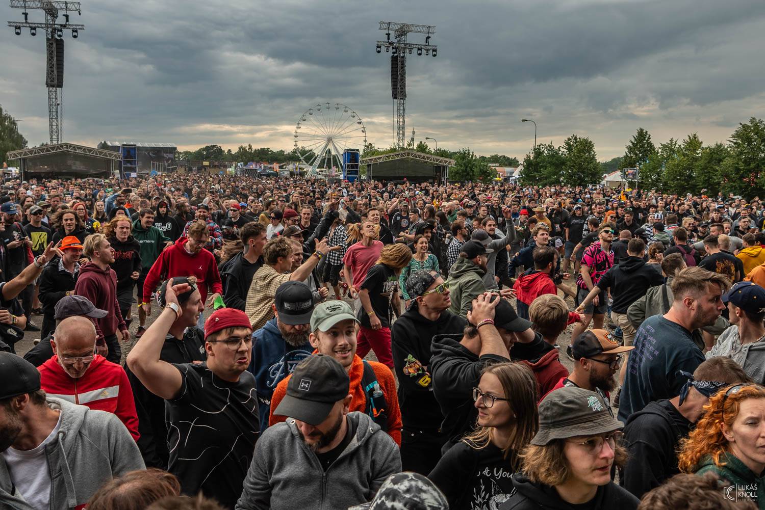 The Offspring a Vypsaná fiXa bavili na Rock for People svými hity, Parkway Drive ohňovou show a překvapili The Amazons