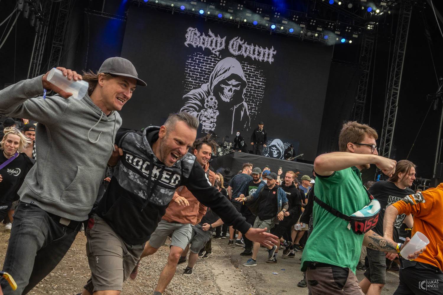 The Offspring a Vypsaná fiXa bavili na Rock for People svými hity, Parkway Drive ohňovou show a překvapili The Amazons