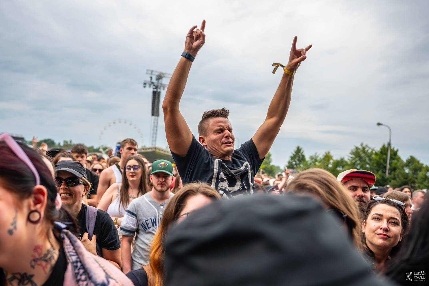 Sum 41, Mňága a Žďorp, J.A.R. i Keanu Reeves s Dogstar. To byl třetí den na Rock for People