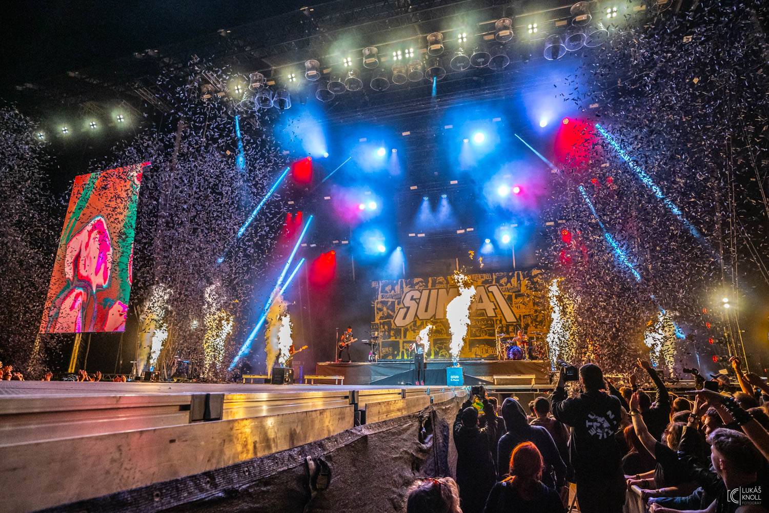 Sum 41, Mňága a Žďorp, J.A.R. i Keanu Reeves s Dogstar. To byl třetí den na Rock for People