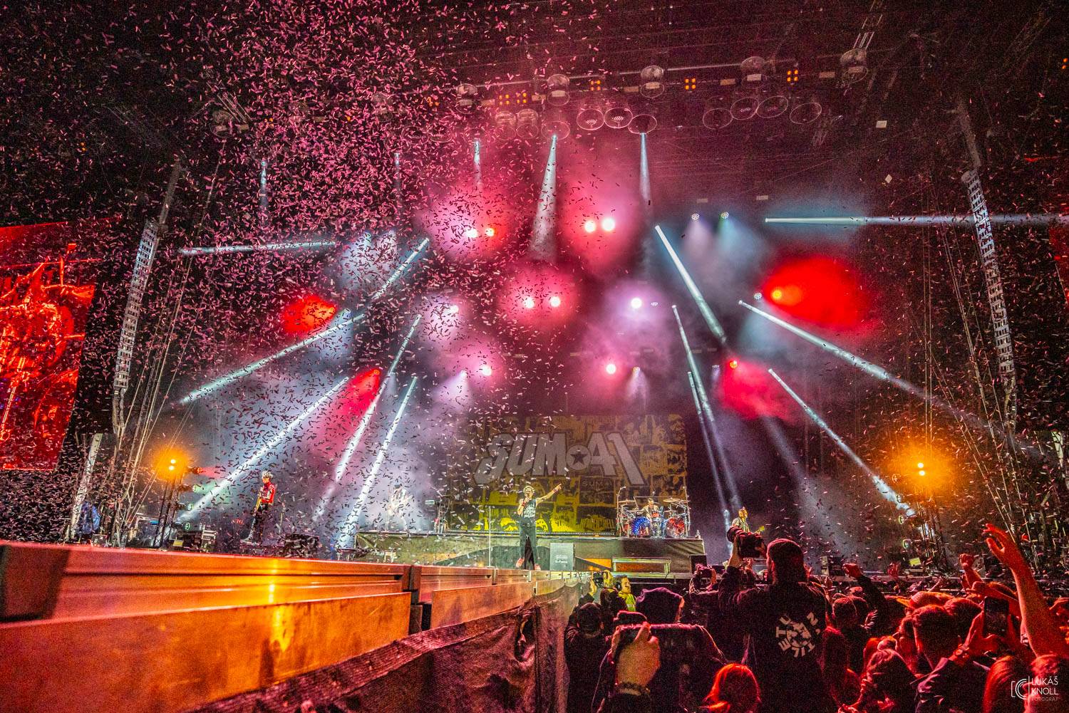 Sum 41, Mňága a Žďorp, J.A.R. i Keanu Reeves s Dogstar. To byl třetí den na Rock for People