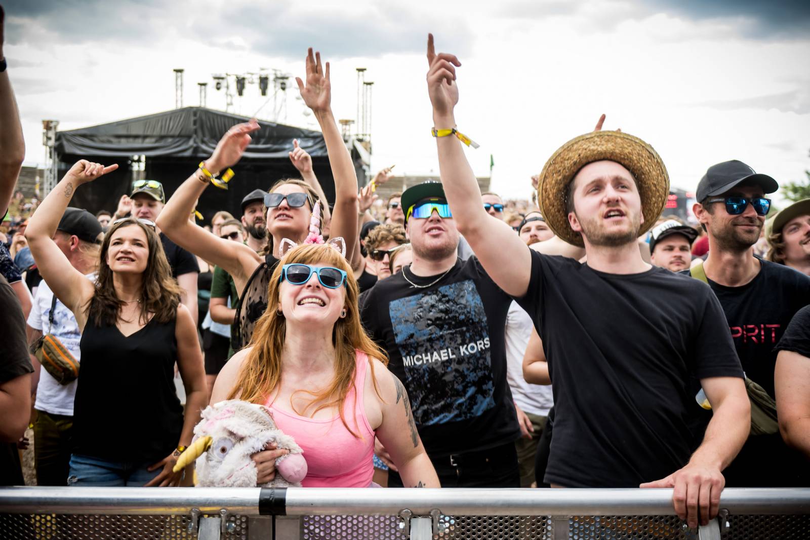 ONLINE: Rock for People jde do finále. V sobotu přiveze Yungbluda, Pendulum, Skyline i speciální překvapení v podobě Palaye Royale