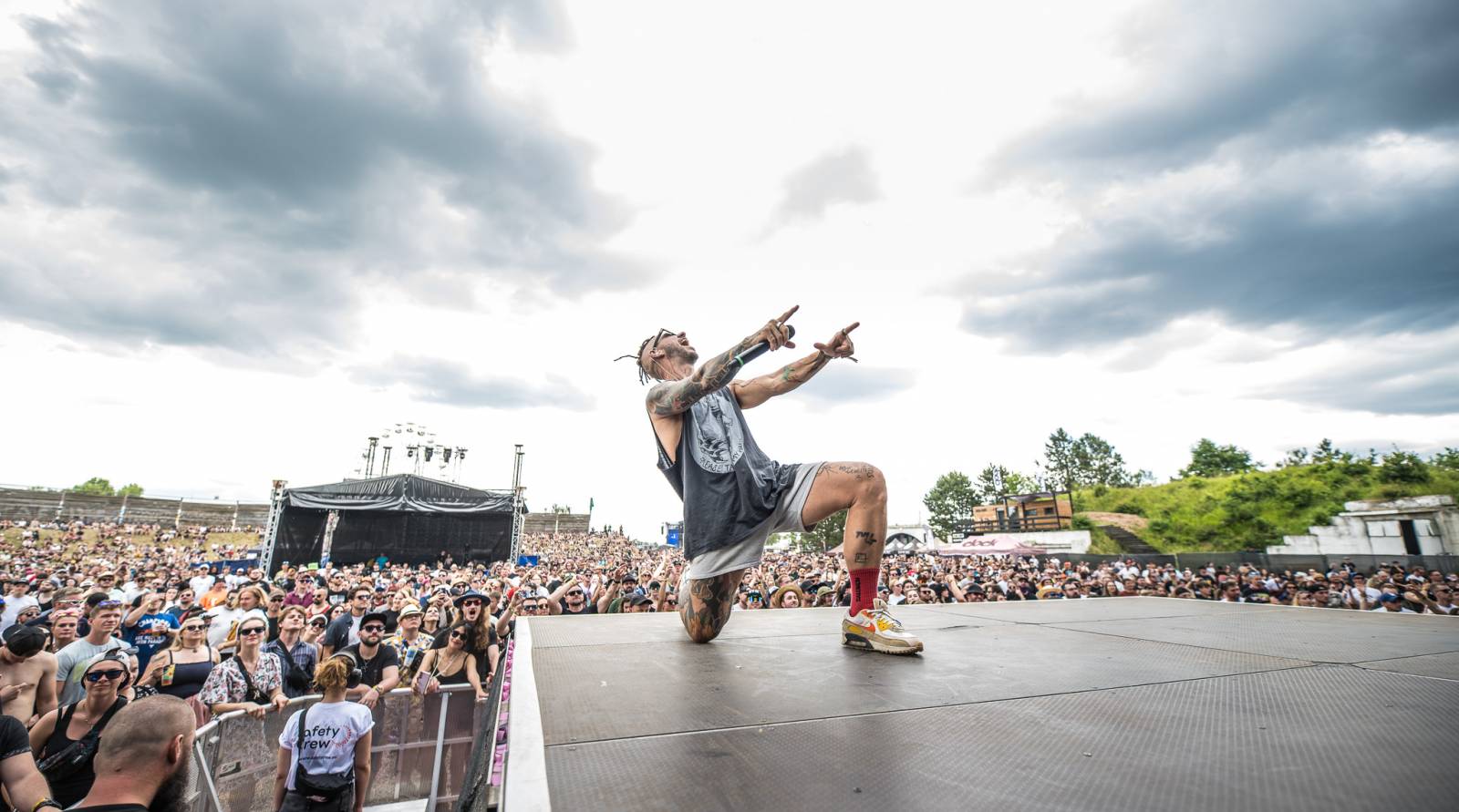 ONLINE: Rock for People jde do finále. V sobotu přiveze Yungbluda, Pendulum, Skyline i speciální překvapení v podobě Palaye Royale