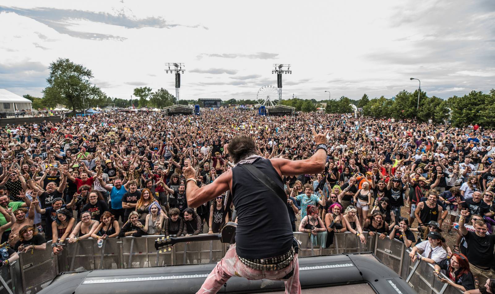 ONLINE: Rock for People jde do finále. V sobotu přiveze Yungbluda, Pendulum, Skyline i speciální překvapení v podobě Palaye Royale