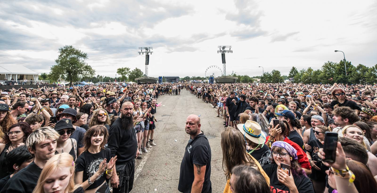 ONLINE: Rock for People jde do finále. V sobotu přiveze Yungbluda, Pendulum, Skyline i speciální překvapení v podobě Palaye Royale