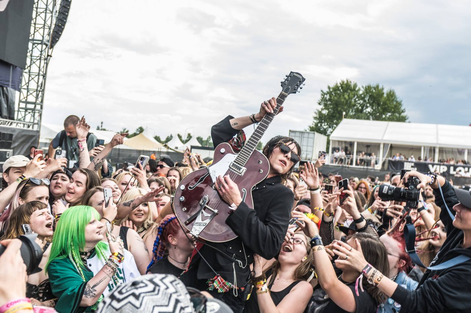 ONLINE: Rock for People jde do finále. V sobotu přiveze Yungbluda, Pendulum, Skyline i speciální překvapení v podobě Palaye Royale