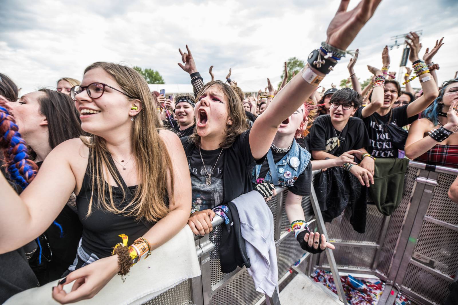 ONLINE: Rock for People jde do finále. V sobotu přiveze Yungbluda, Pendulum, Skyline i speciální překvapení v podobě Palaye Royale