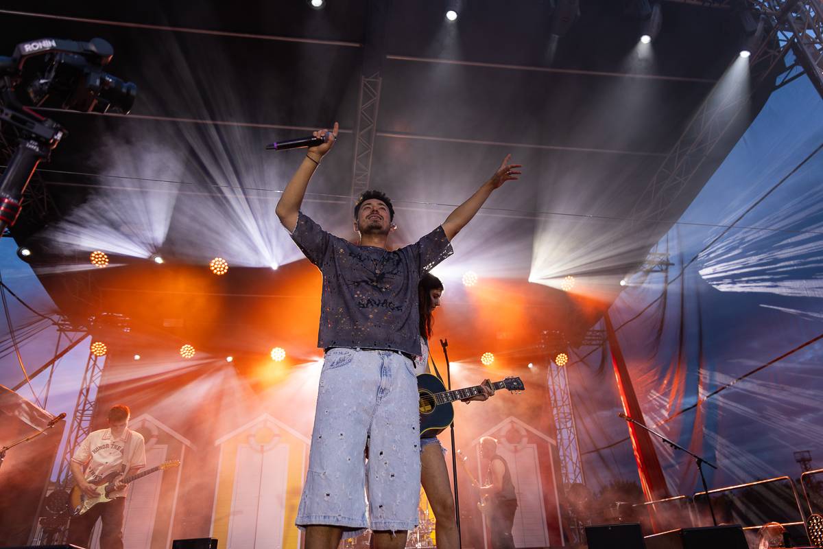 Mirai Summer Fest v Praze se nesl v duchu oslavy léta a pohody, kapela na něm oznámila koncert v Edenu