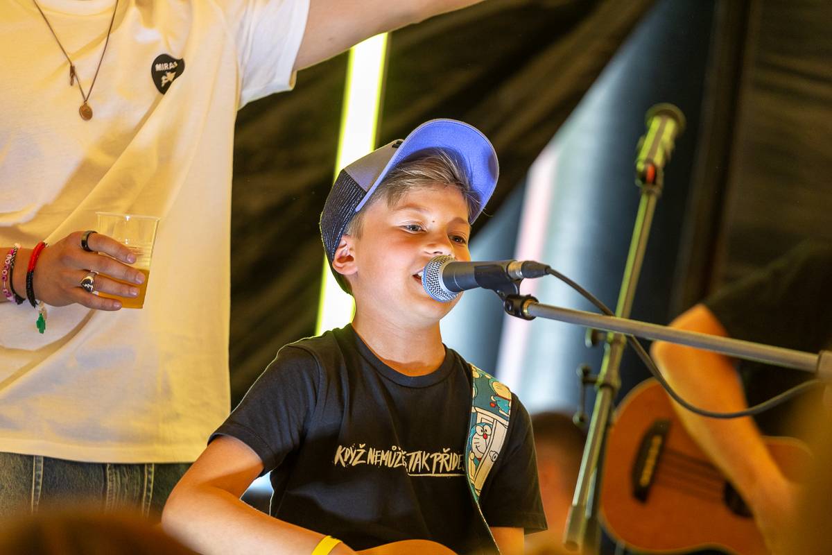 Mirai Summer Fest v Praze se nesl v duchu oslavy léta a pohody, kapela na něm oznámila koncert v Edenu