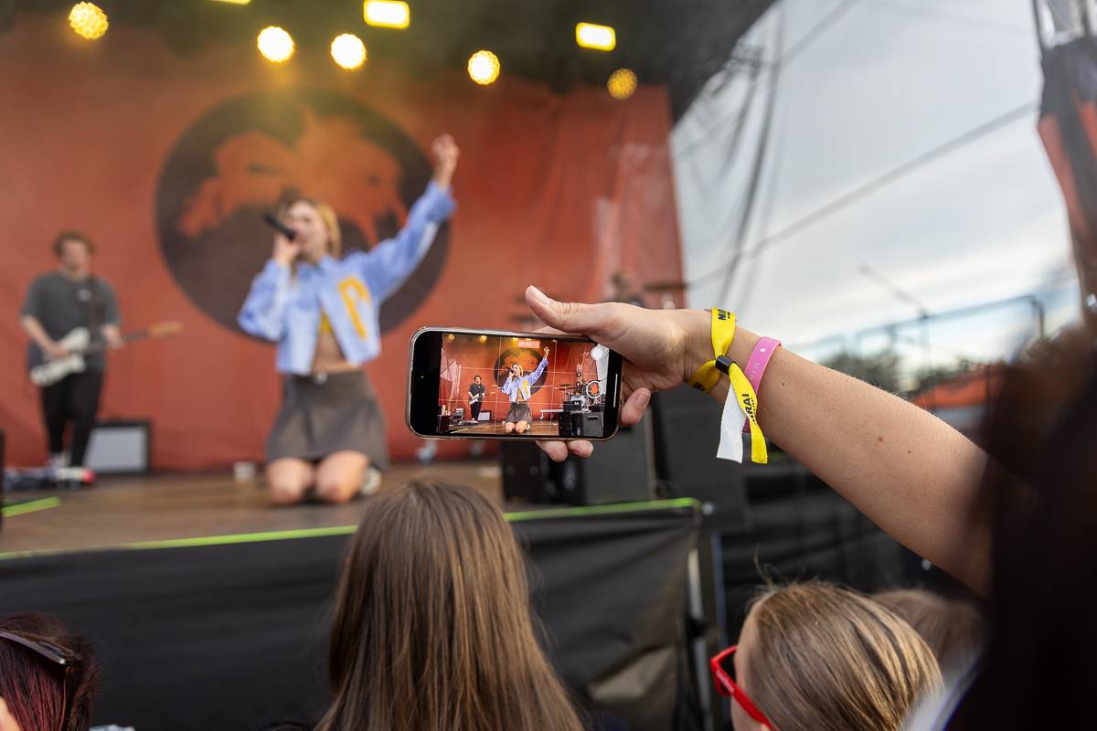 Mirai Summer Fest v Praze se nesl v duchu oslavy léta a pohody, kapela na něm oznámila koncert v Edenu