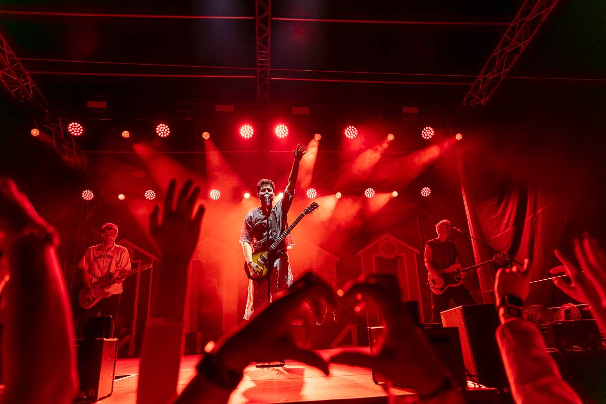 Mirai Summer Fest v Praze se nesl v duchu oslavy léta a pohody, kapela na něm oznámila koncert v Edenu