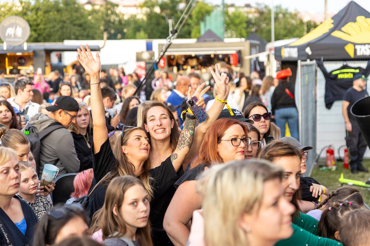 Mirai Summer Fest v Praze se nesl v duchu oslavy léta a pohody, kapela na něm oznámila koncert v Edenu