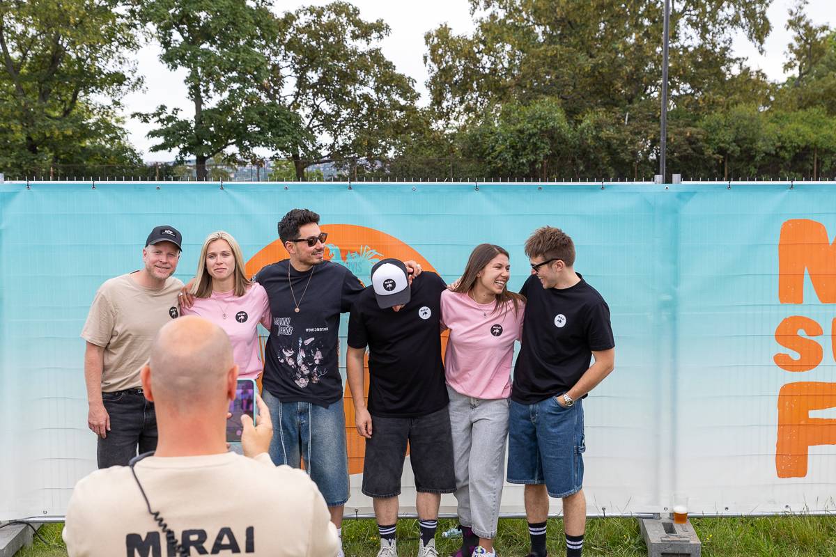 Mirai Summer Fest v Praze se nesl v duchu oslavy léta a pohody, kapela na něm oznámila koncert v Edenu