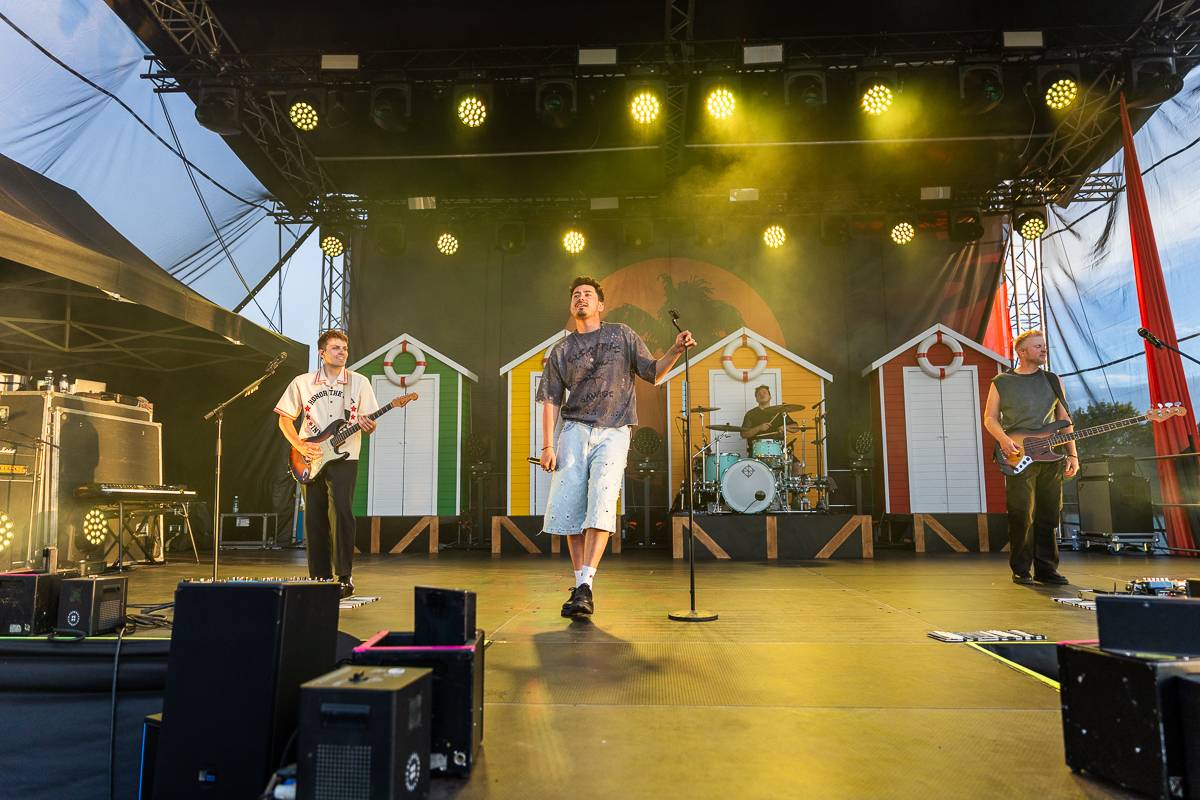 Mirai Summer Fest v Praze se nesl v duchu oslavy léta a pohody, kapela na něm oznámila koncert v Edenu