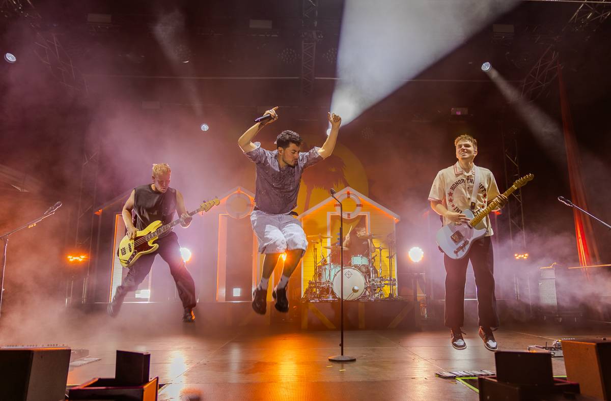 Mirai Summer Fest v Praze se nesl v duchu oslavy léta a pohody, kapela na něm oznámila koncert v Edenu