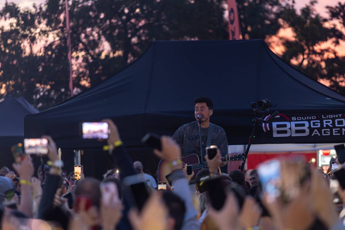 Mirai Summer Fest v Praze se nesl v duchu oslavy léta a pohody, kapela na něm oznámila koncert v Edenu