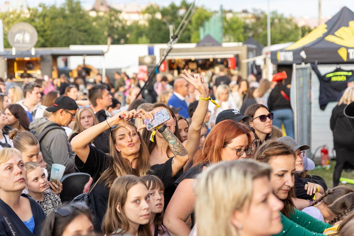 Mirai Summer Fest v Praze se nesl v duchu oslavy léta a pohody, kapela na něm oznámila koncert v Edenu