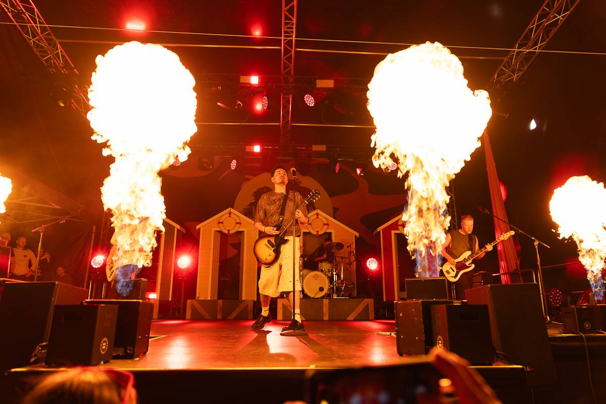 Mirai Summer Fest v Praze se nesl v duchu oslavy léta a pohody, kapela na něm oznámila koncert v Edenu