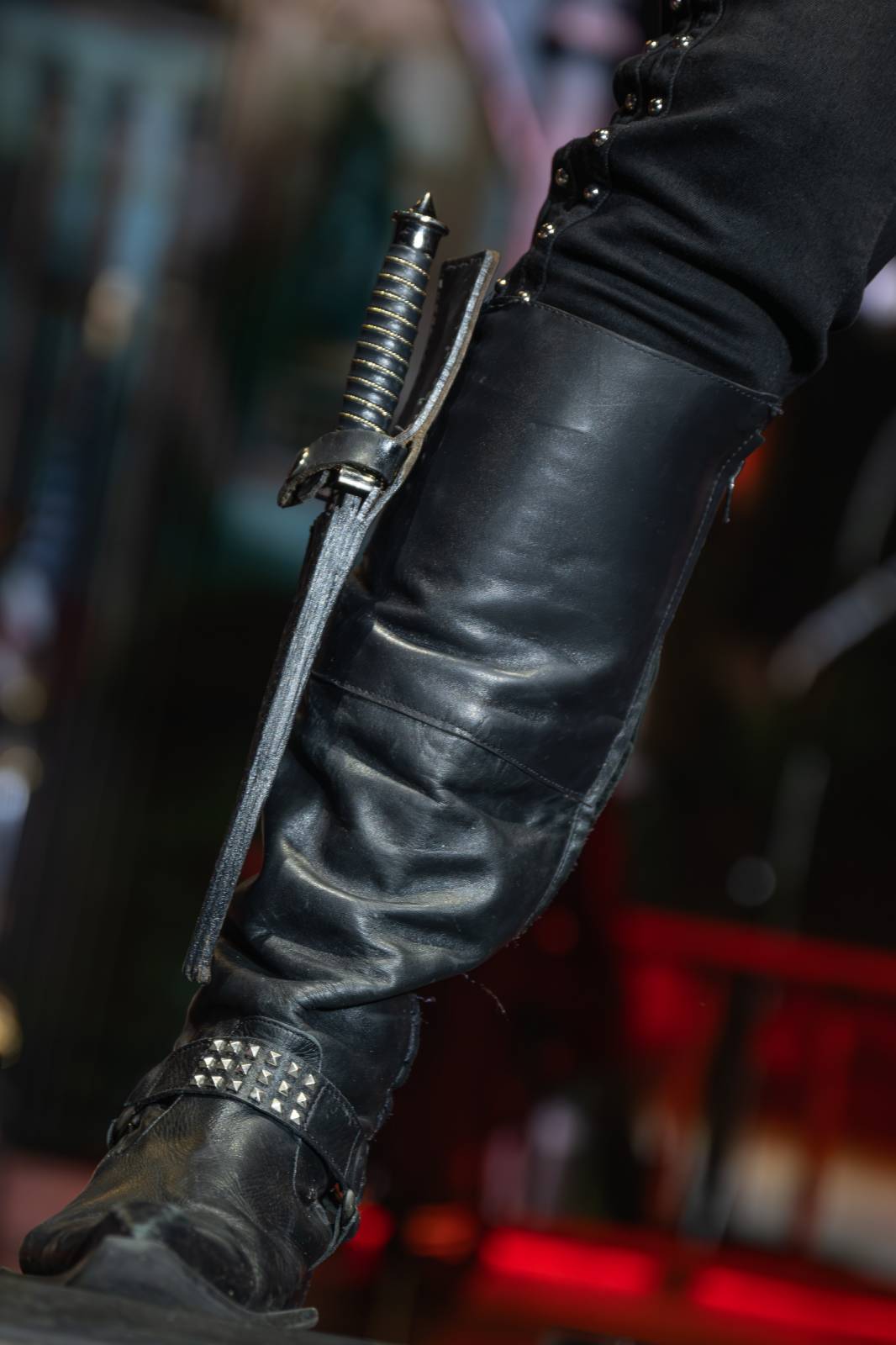 Alice Cooper řádil v Pardubicích. Přivezl si hada, nafukovací pannu i gilotinu