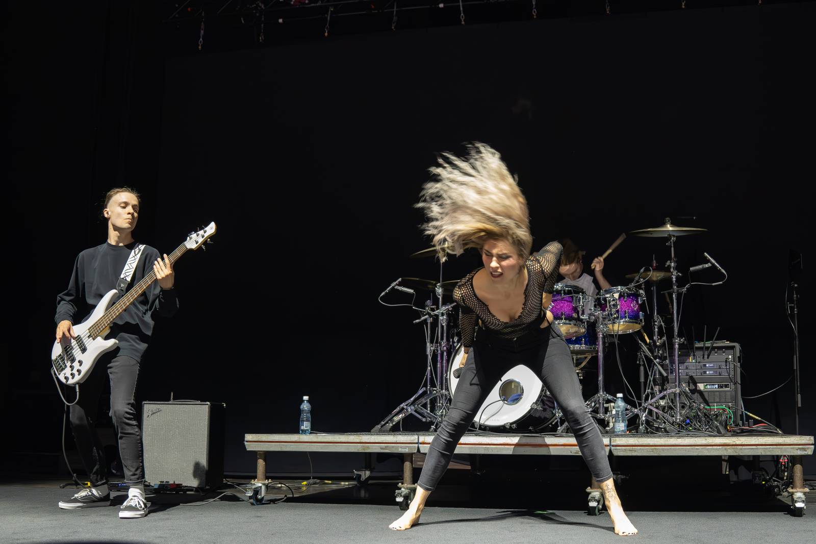 Alice Cooper řádil v Pardubicích. Přivezl si hada, nafukovací pannu i gilotinu