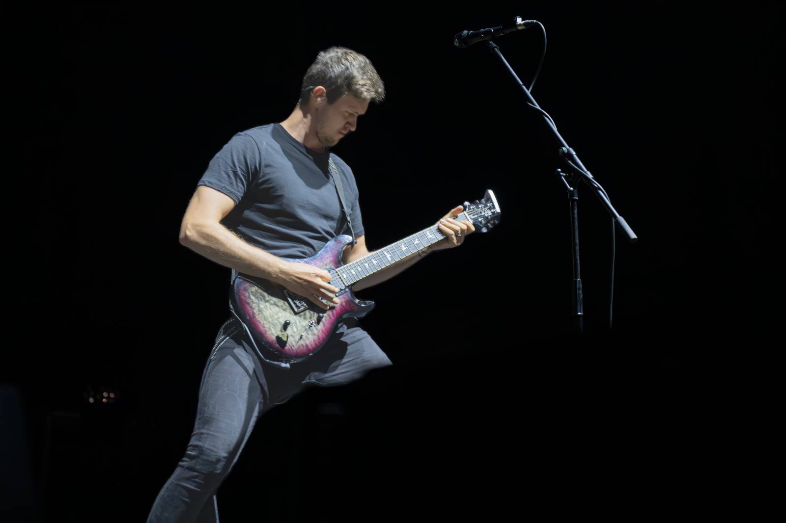 Alice Cooper řádil v Pardubicích. Přivezl si hada, nafukovací pannu i gilotinu