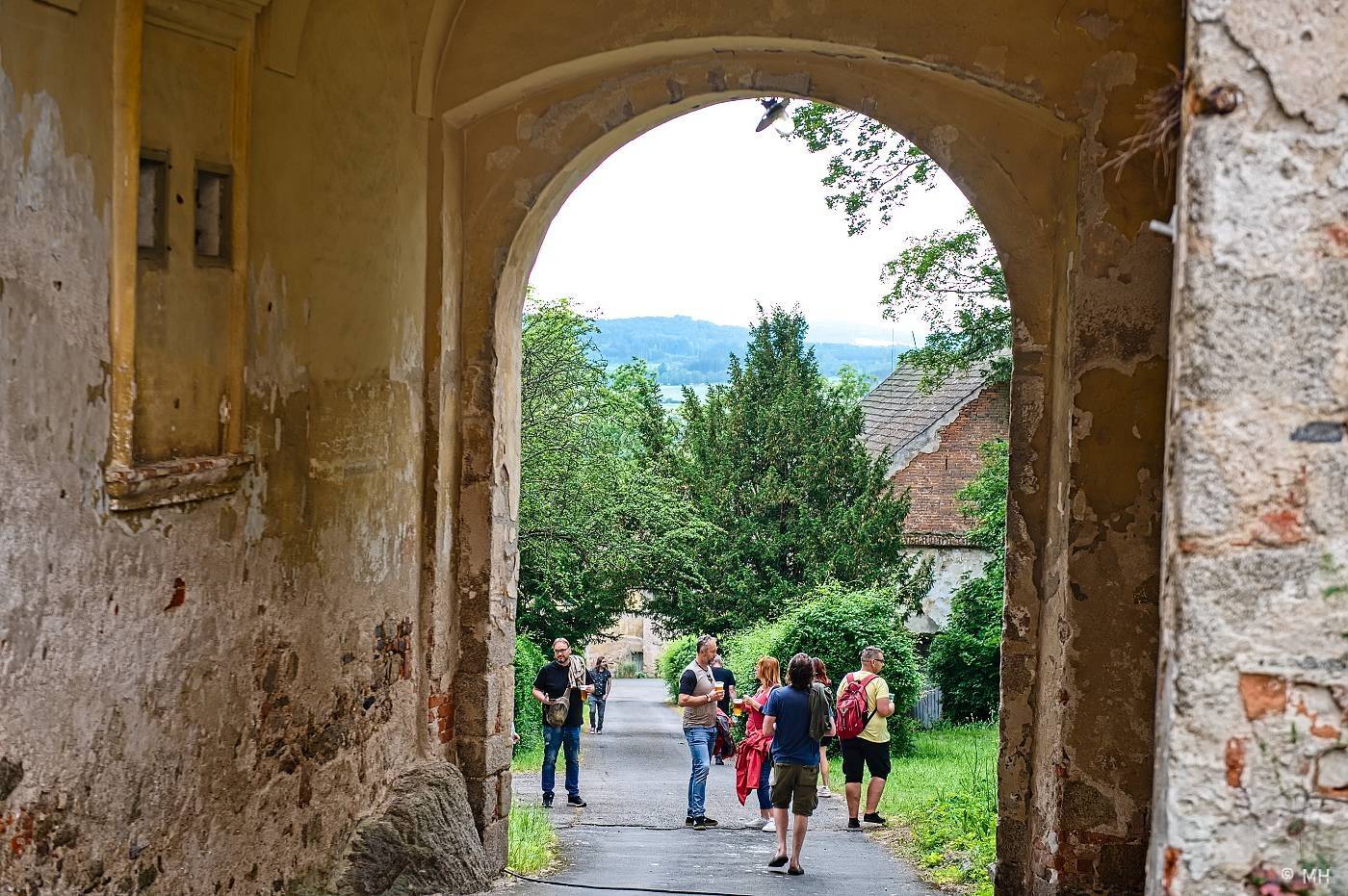 Vypsaná fiXa či Znouzectnost hráli pro dobrou věc. Výtěžek z koncertu u Nepomuku poputuje na opravy zámku Zelená Hora