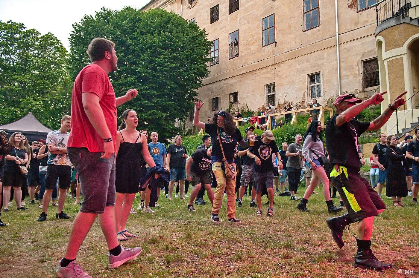 Vypsaná fiXa či Znouzectnost hráli pro dobrou věc. Výtěžek z koncertu u Nepomuku poputuje na opravy zámku Zelená Hora