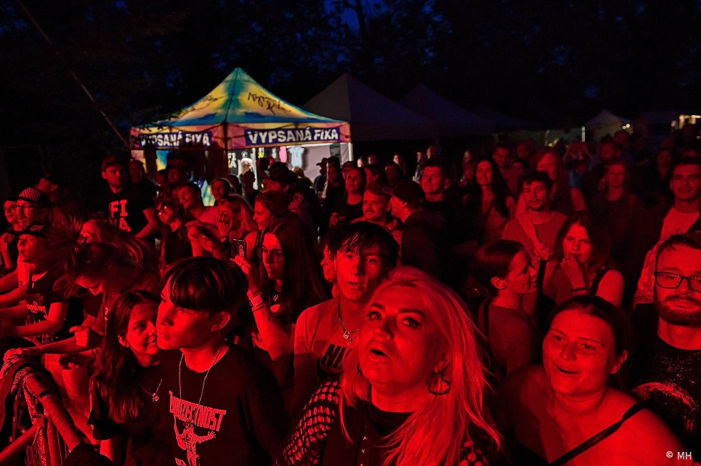 Vypsaná fiXa či Znouzectnost hráli pro dobrou věc. Výtěžek z koncertu u Nepomuku poputuje na opravy zámku Zelená Hora