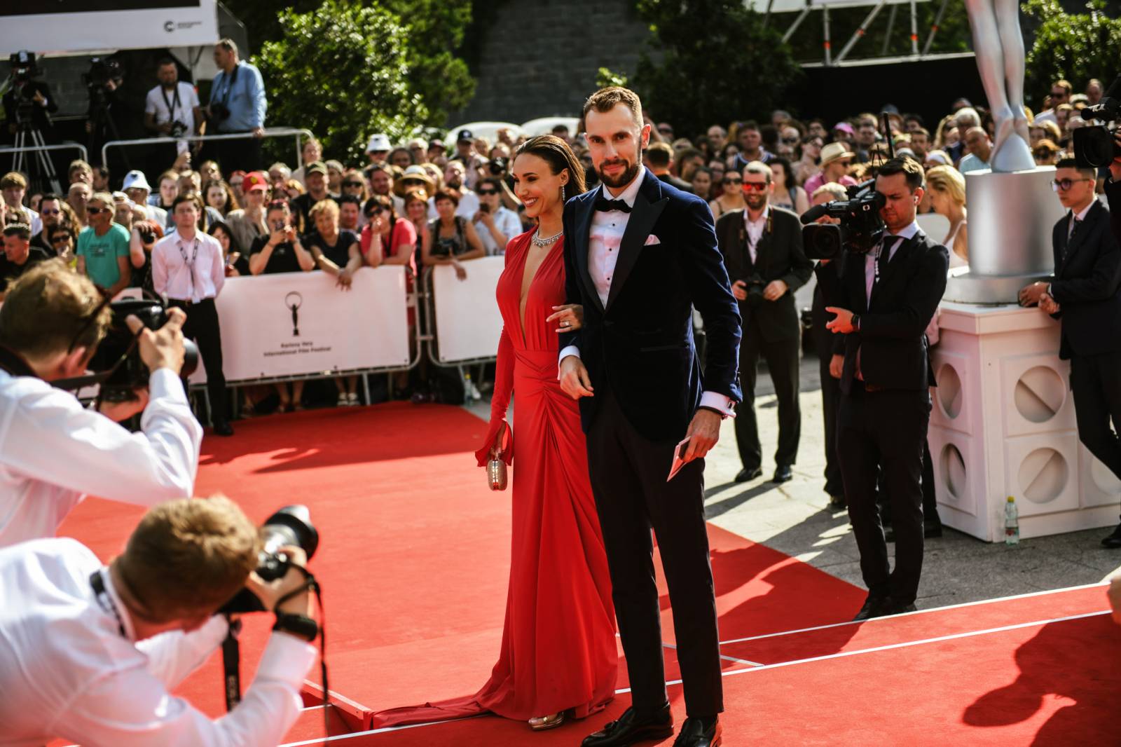 Cenu prezidenta MFF v Karlových Varech převzal Viggo Mortensen, na Mattoni Life Baru zářili Lenny a PSH