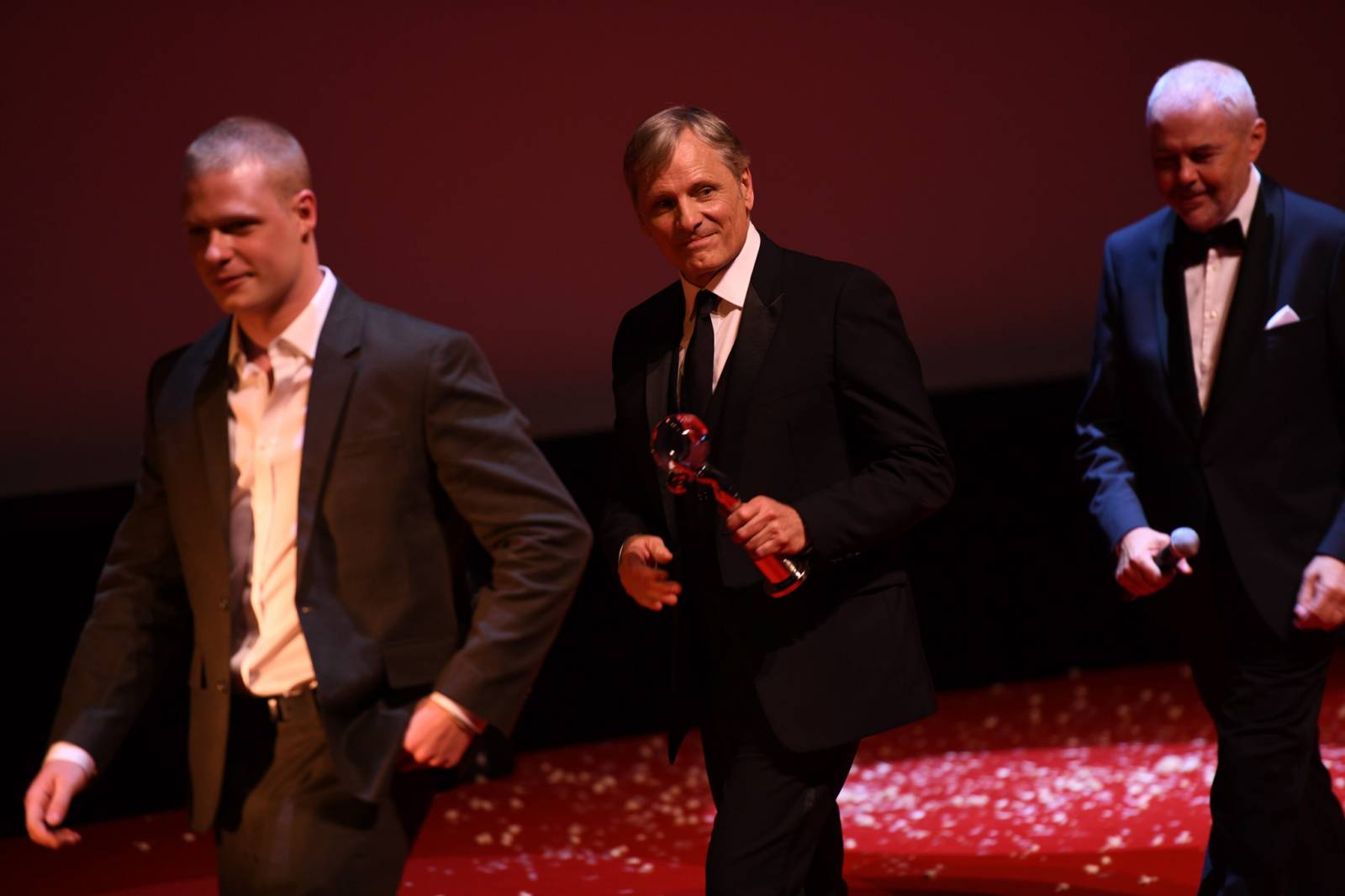 Cenu prezidenta MFF v Karlových Varech převzal Viggo Mortensen, na Mattoni Life Baru zářili Lenny a PSH