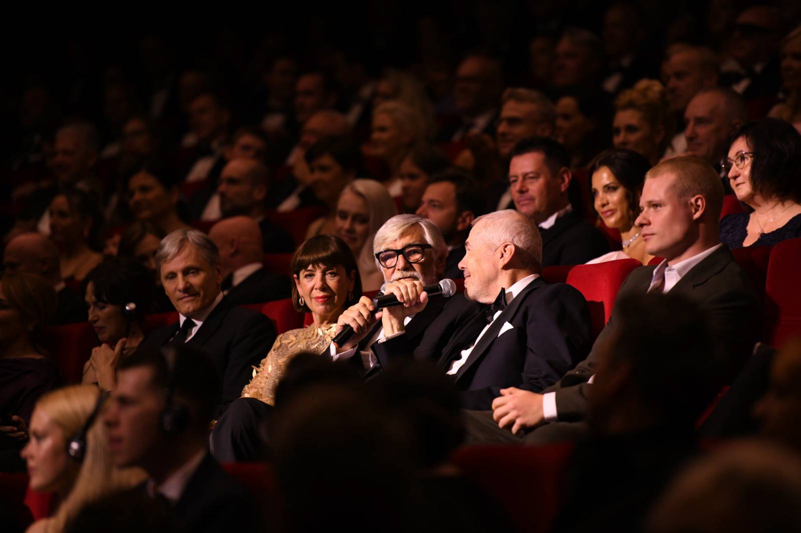 Cenu prezidenta MFF v Karlových Varech převzal Viggo Mortensen, na Mattoni Life Baru zářili Lenny a PSH