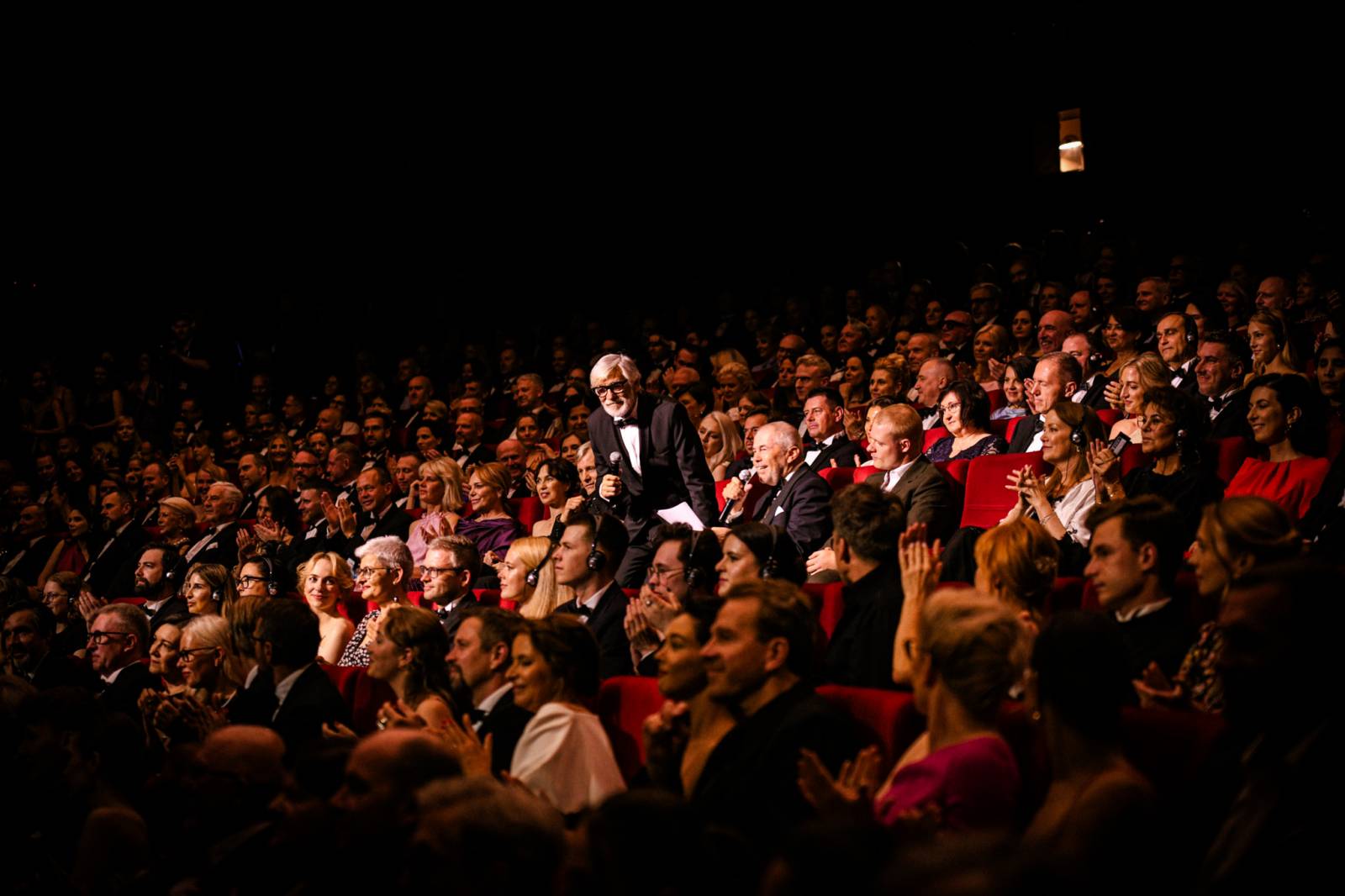 Cenu prezidenta MFF v Karlových Varech převzal Viggo Mortensen, na Mattoni Life Baru zářili Lenny a PSH