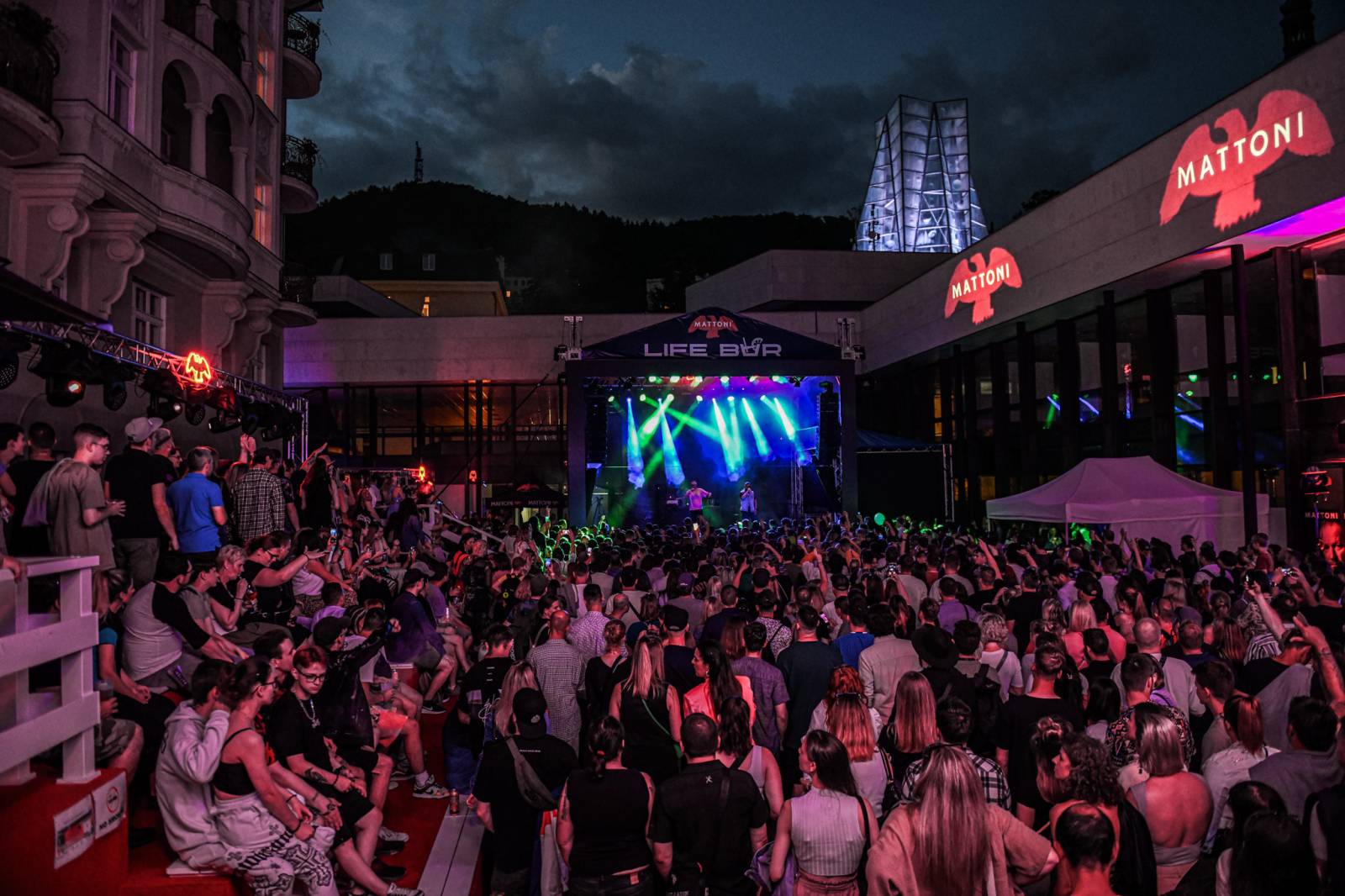 Cenu prezidenta MFF v Karlových Varech převzal Viggo Mortensen, na Mattoni Life Baru zářili Lenny a PSH