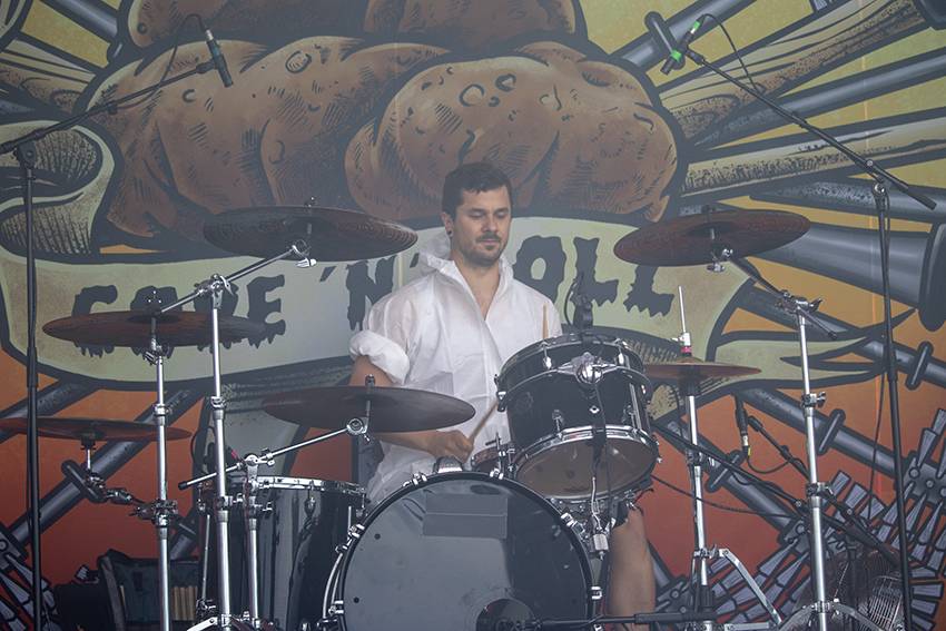 Pekelný pátek na Basinfirefestu. Gutalax rozpoutal naprostý chaos, temný set odehráli Kataklysm a svými magickými tóny bavili i Deloraine