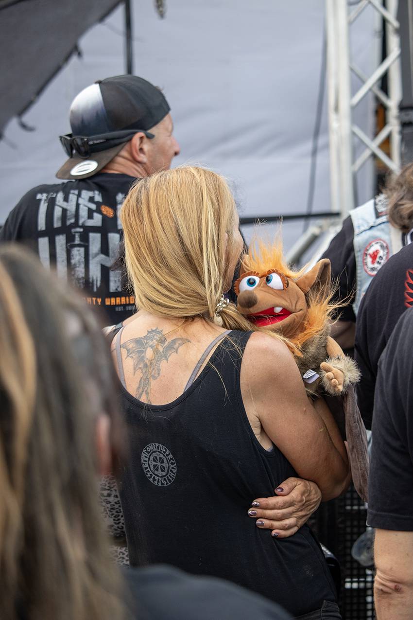 Pekelný pátek na Basinfirefestu. Gutalax rozpoutal naprostý chaos, temný set odehráli Kataklysm a svými magickými tóny bavili i Deloraine