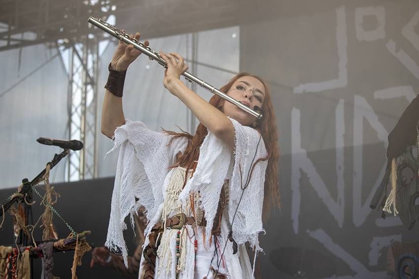 Pekelný pátek na Basinfirefestu. Gutalax rozpoutal naprostý chaos, temný set odehráli Kataklysm a svými magickými tóny bavili i Deloraine