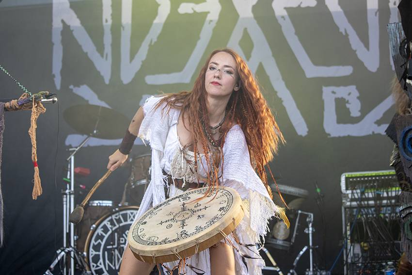 Pekelný pátek na Basinfirefestu. Gutalax rozpoutal naprostý chaos, temný set odehráli Kataklysm a svými magickými tóny bavili i Deloraine