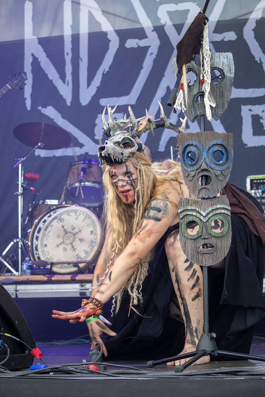 Pekelný pátek na Basinfirefestu. Gutalax rozpoutal naprostý chaos, temný set odehráli Kataklysm a svými magickými tóny bavili i Deloraine