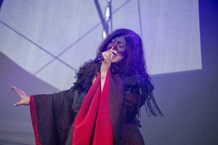 Pekelný pátek na Basinfirefestu. Gutalax rozpoutal naprostý chaos, temný set odehráli Kataklysm a svými magickými tóny bavili i Deloraine