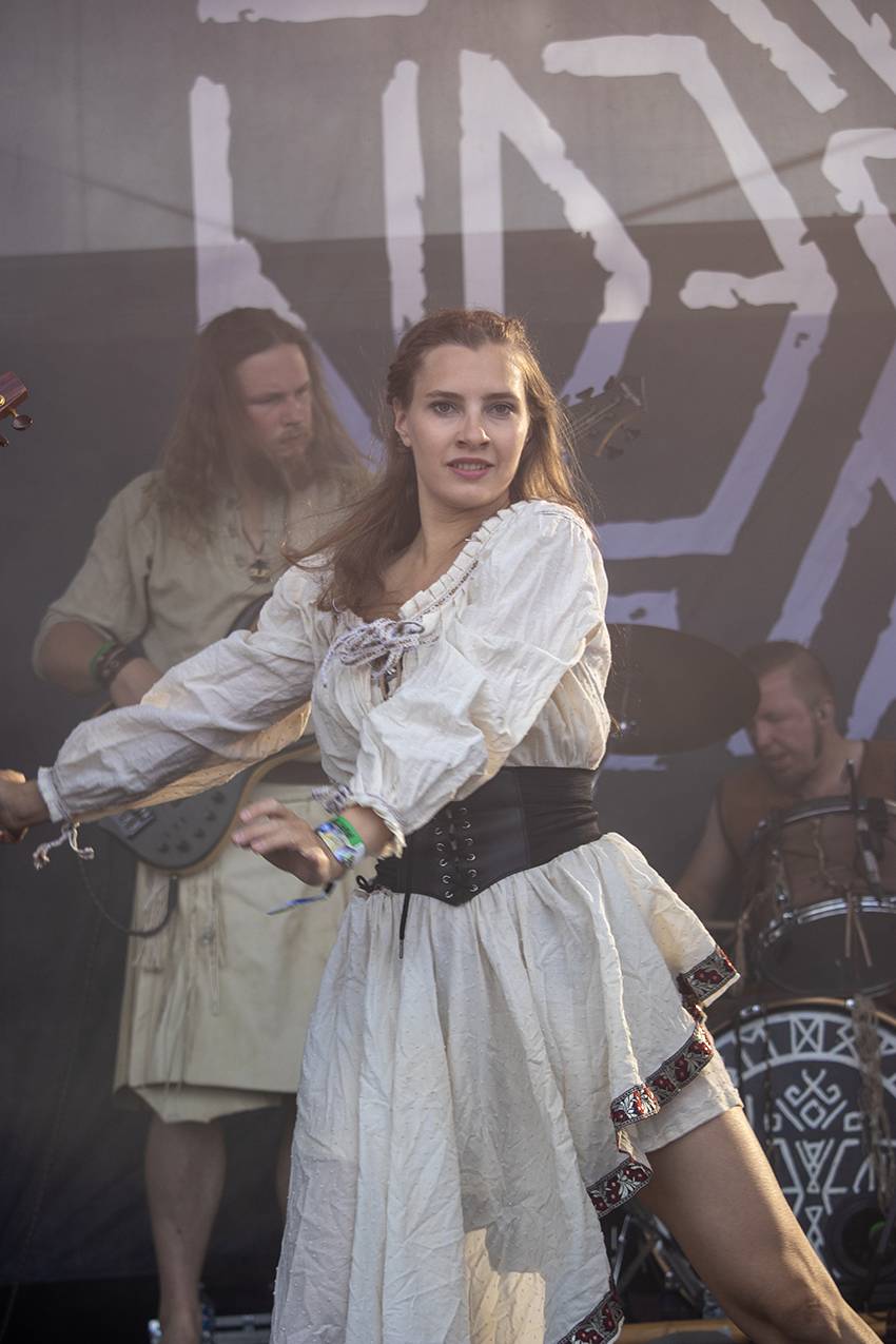 Pekelný pátek na Basinfirefestu. Gutalax rozpoutal naprostý chaos, temný set odehráli Kataklysm a svými magickými tóny bavili i Deloraine