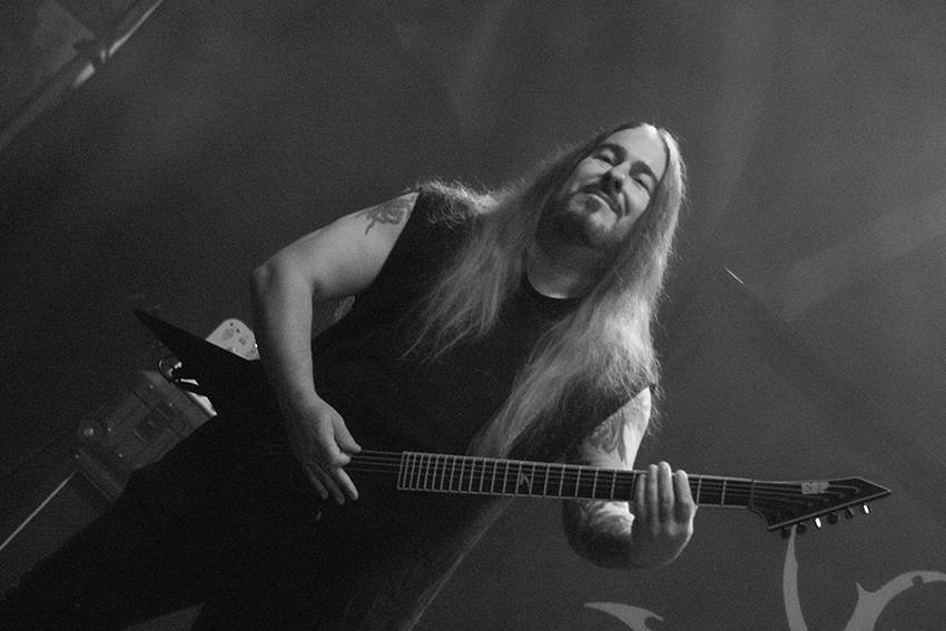 Pekelný pátek na Basinfirefestu. Gutalax rozpoutal naprostý chaos, temný set odehráli Kataklysm a svými magickými tóny bavili i Deloraine