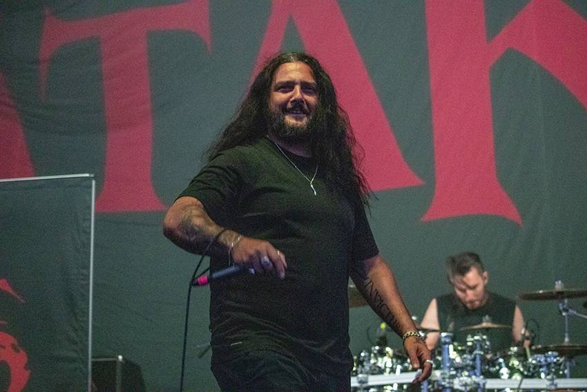 Pekelný pátek na Basinfirefestu. Gutalax rozpoutal naprostý chaos, temný set odehráli Kataklysm a svými magickými tóny bavili i Deloraine