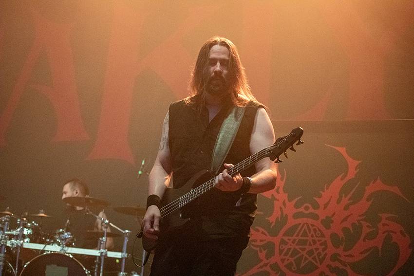 Pekelný pátek na Basinfirefestu. Gutalax rozpoutal naprostý chaos, temný set odehráli Kataklysm a svými magickými tóny bavili i Deloraine